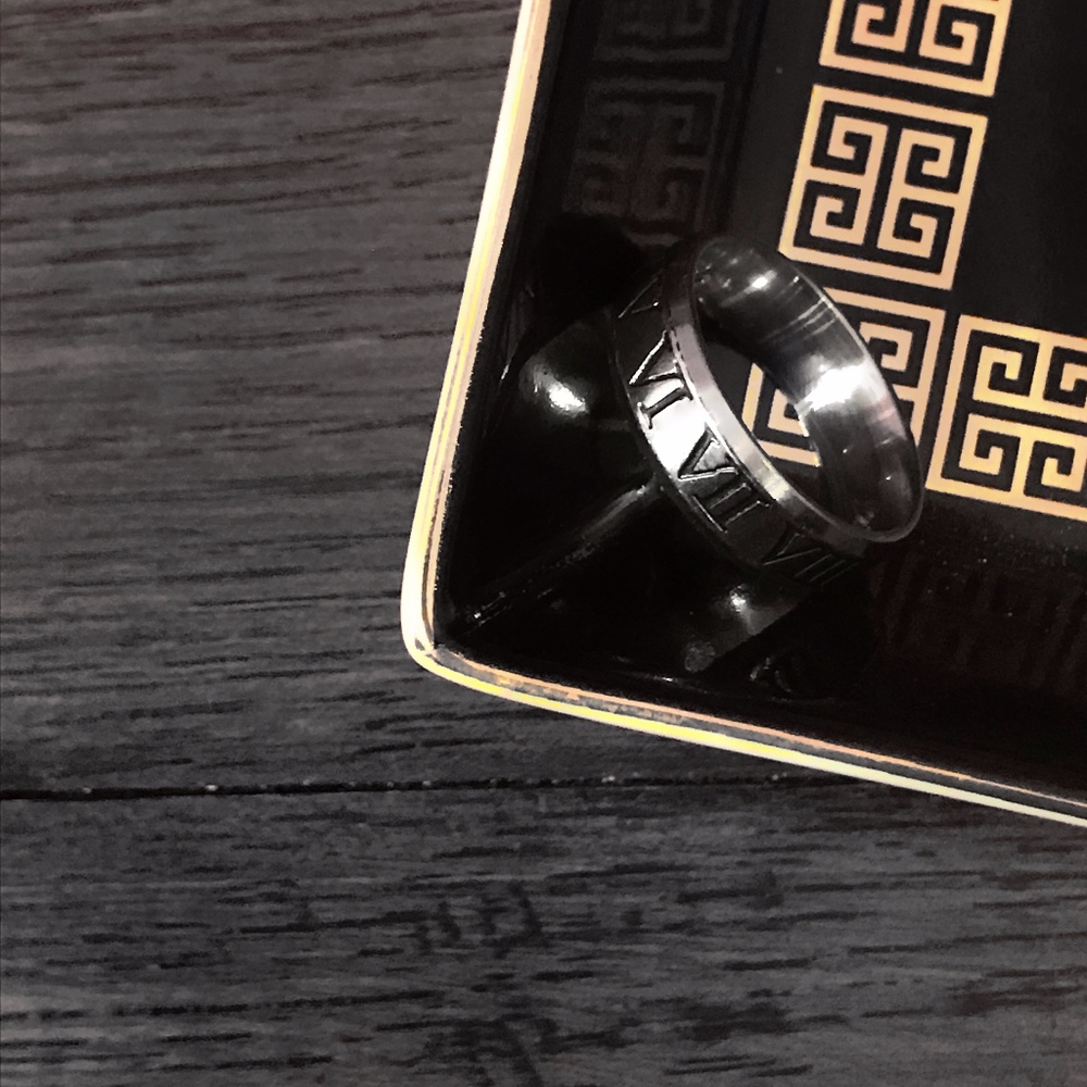 CLOCKWORK // Men's Roman Numeral Size 8 Ring
